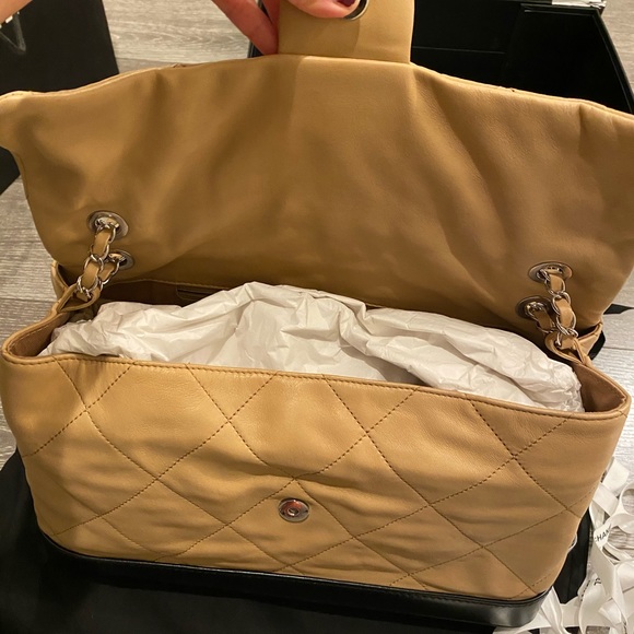 PRISTINE💯CHANEL GORGEOUS QUILTED LAMBSKIN MAXI FLAP BAG W/ORGANIZER - Picture 5 of 16